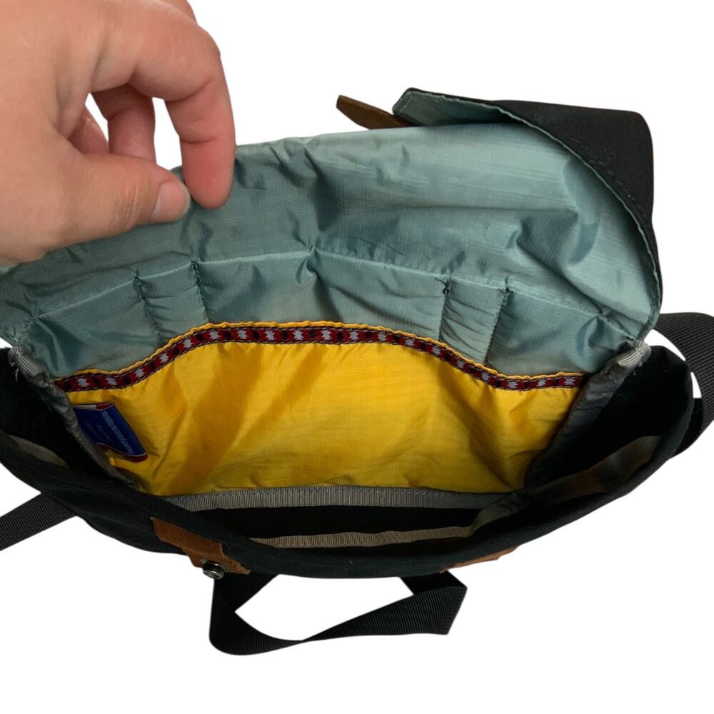 Cotopaxi Crossbody Black Canvas Leather Trim Adjustable Strap Travel Gorpcore - Picture 4 of 6